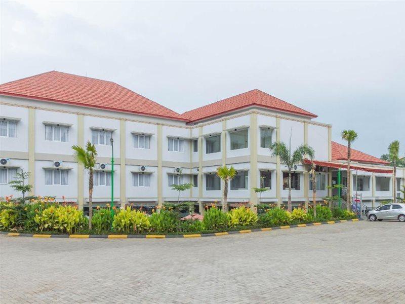 Reddoorz Plus Near Jatinangor Town Square 2 Exterior foto