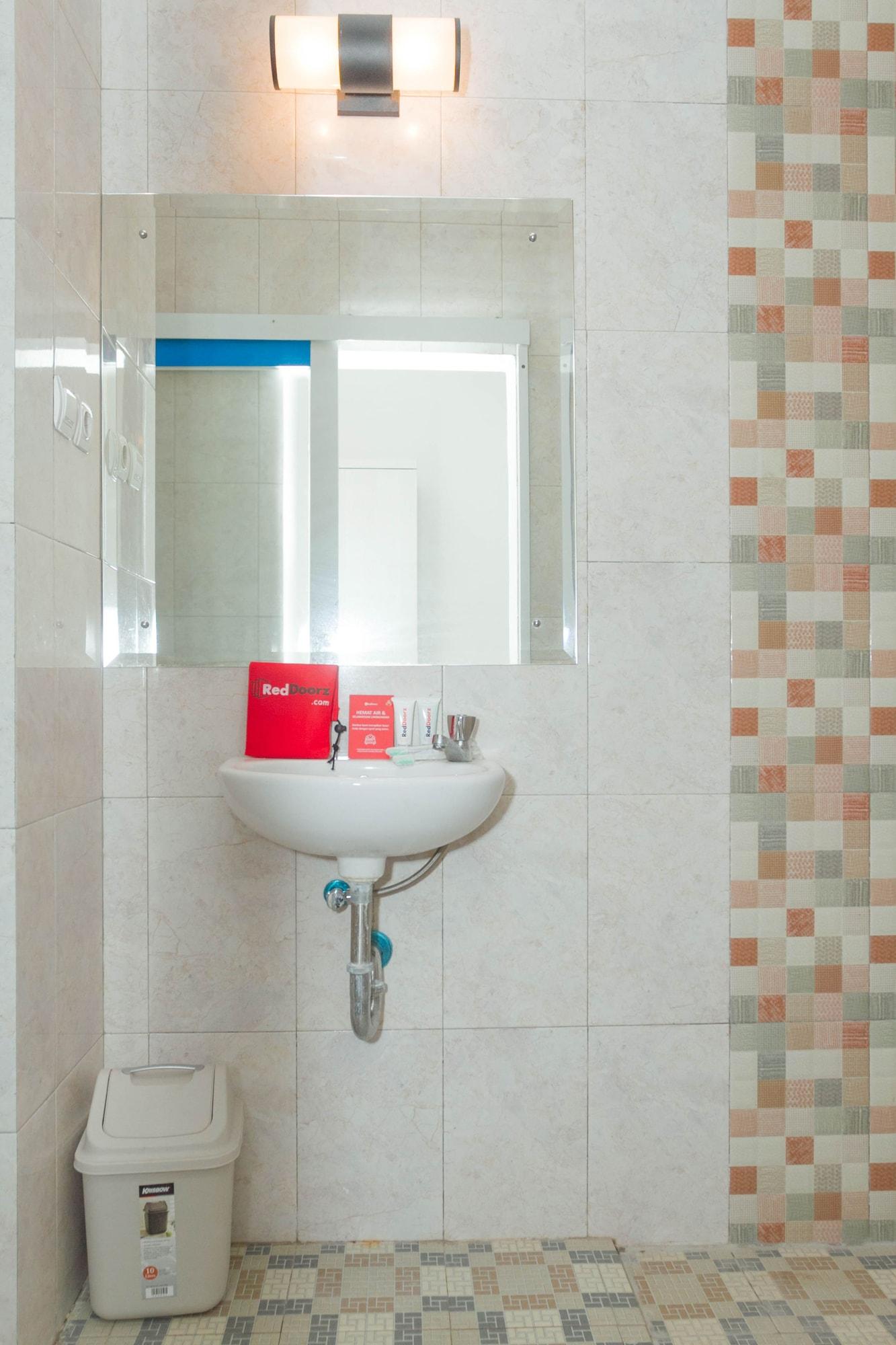 Reddoorz Plus Near Jatinangor Town Square 2 Exterior foto