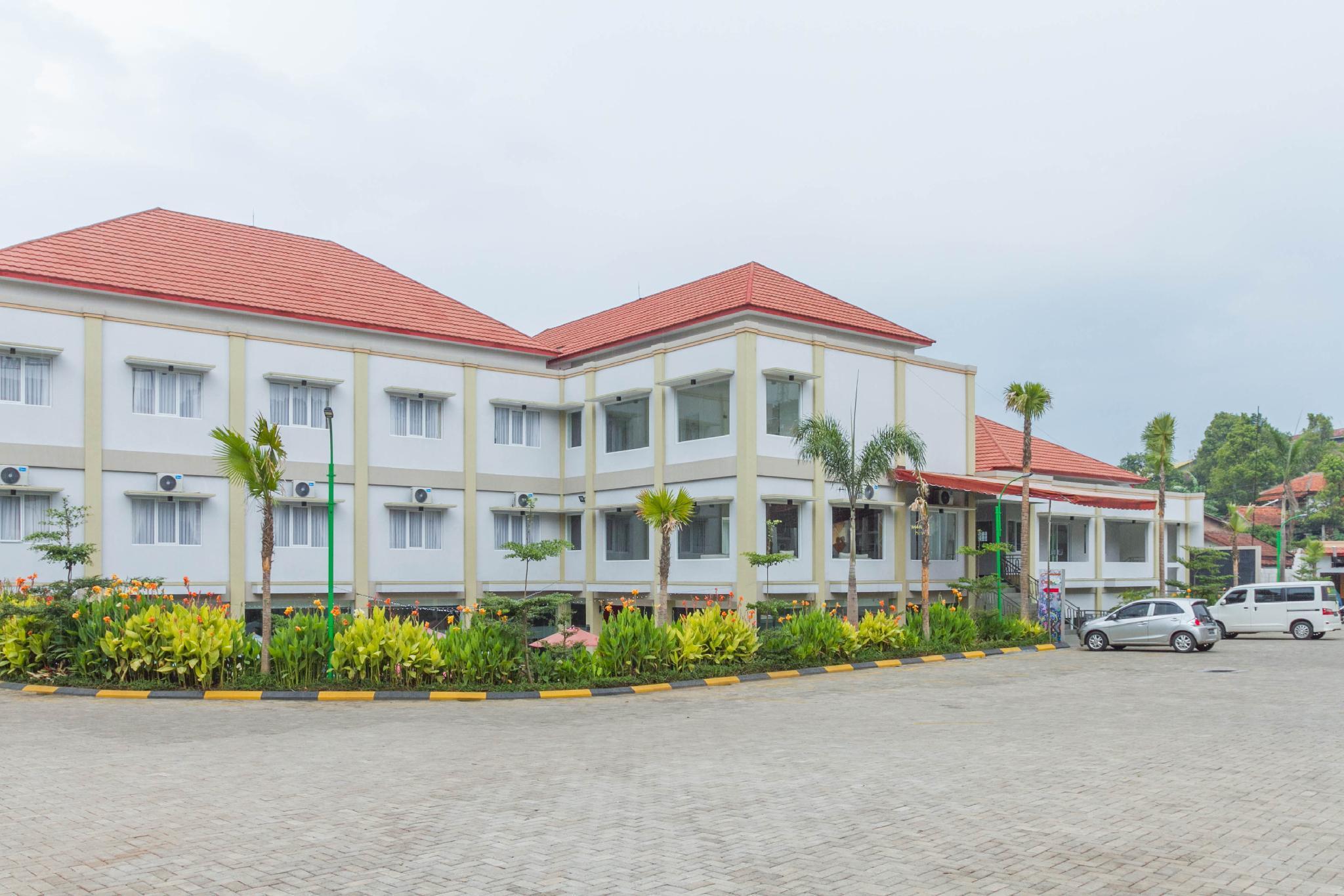 Reddoorz Plus Near Jatinangor Town Square 2 Exterior foto
